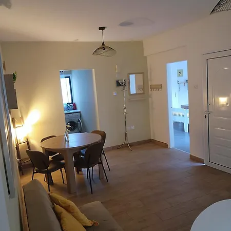 Larnaca Breeze Apartman *