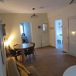 Larnaca Breeze Apartment *