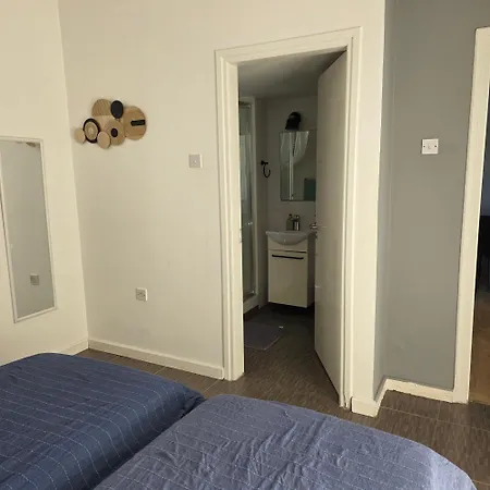 Larnaca Breeze * ピラ