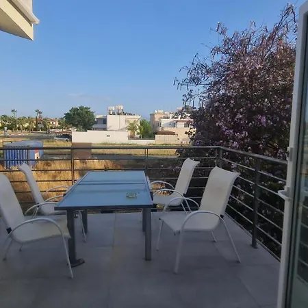 Larnaca Breeze 公寓