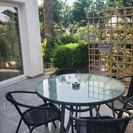 公寓 Larnaca Breeze 皮拉